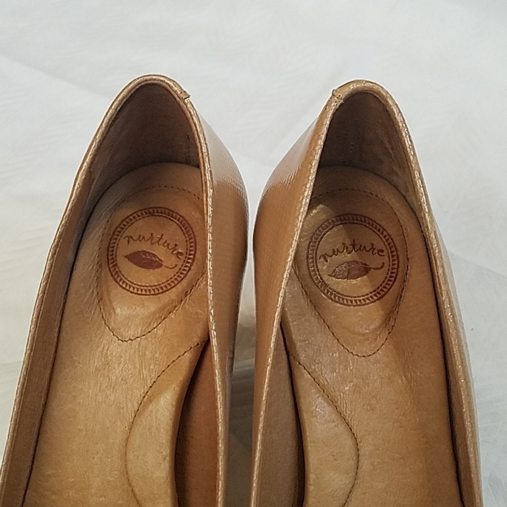 🌸2/$25 Nurture Tan Leather heels pumps slip-on shoes - Picture 5 of 6